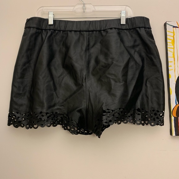 Diane von Furstenberg Andi Lasercut Leather Short - Picture 4 of 8